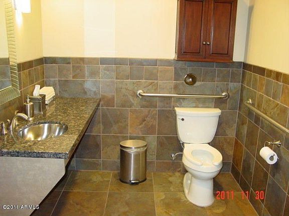 Bath_-_Upgraded_Office_Condominiums_in_Gilbert_Arizona