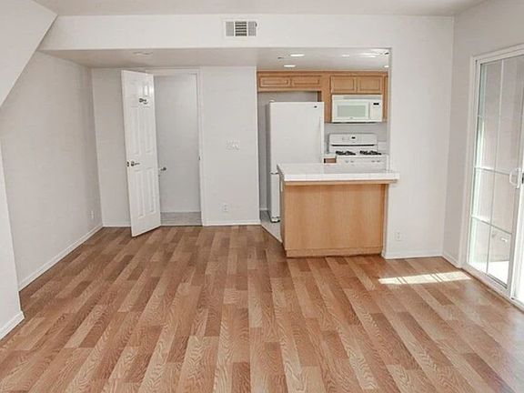 2nd image of 3051 Augusta St Unit 15