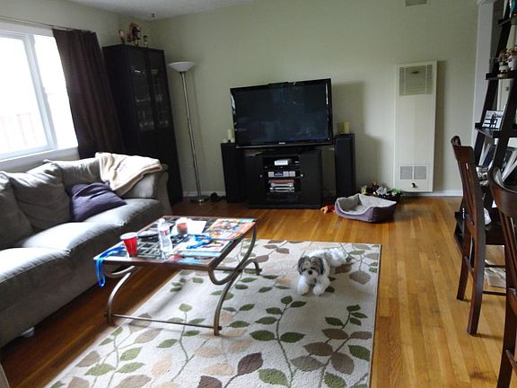 Living room/hardwood floors throughout