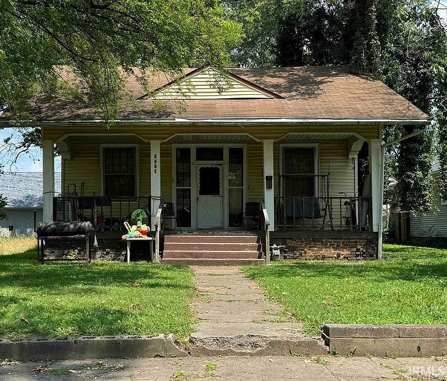 1010 E Mulberry St photo 1
