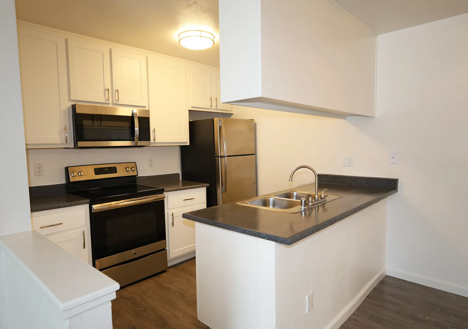Sierra Ridge Apartments — Photo 2