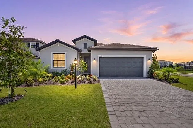 3 bed, 3.0 bath, 2702 sqft, $7,100 — Photo 1