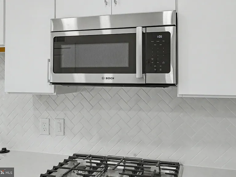 701 N Henry St #206 — Photo 29