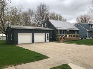 1021 9th St, Sibley, IA 51249