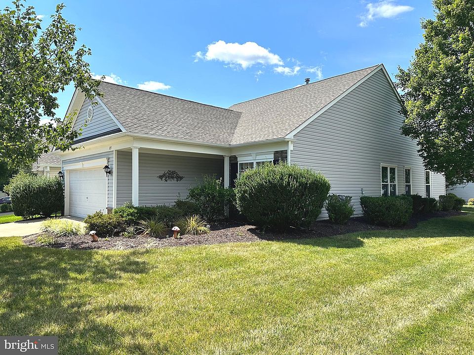 1st image of 315 Bridgewater Cir