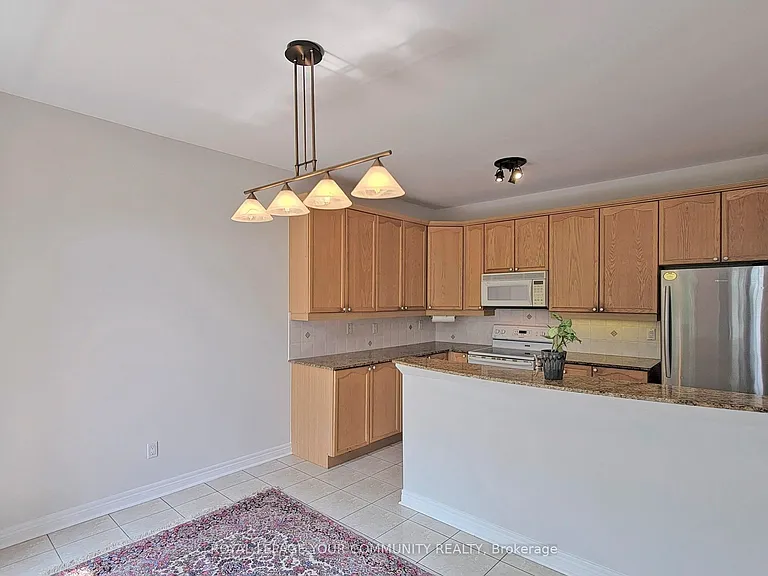39 Lark Cres — Photo 7
