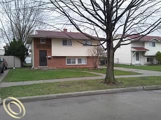3rd image of 15784 Dugan St