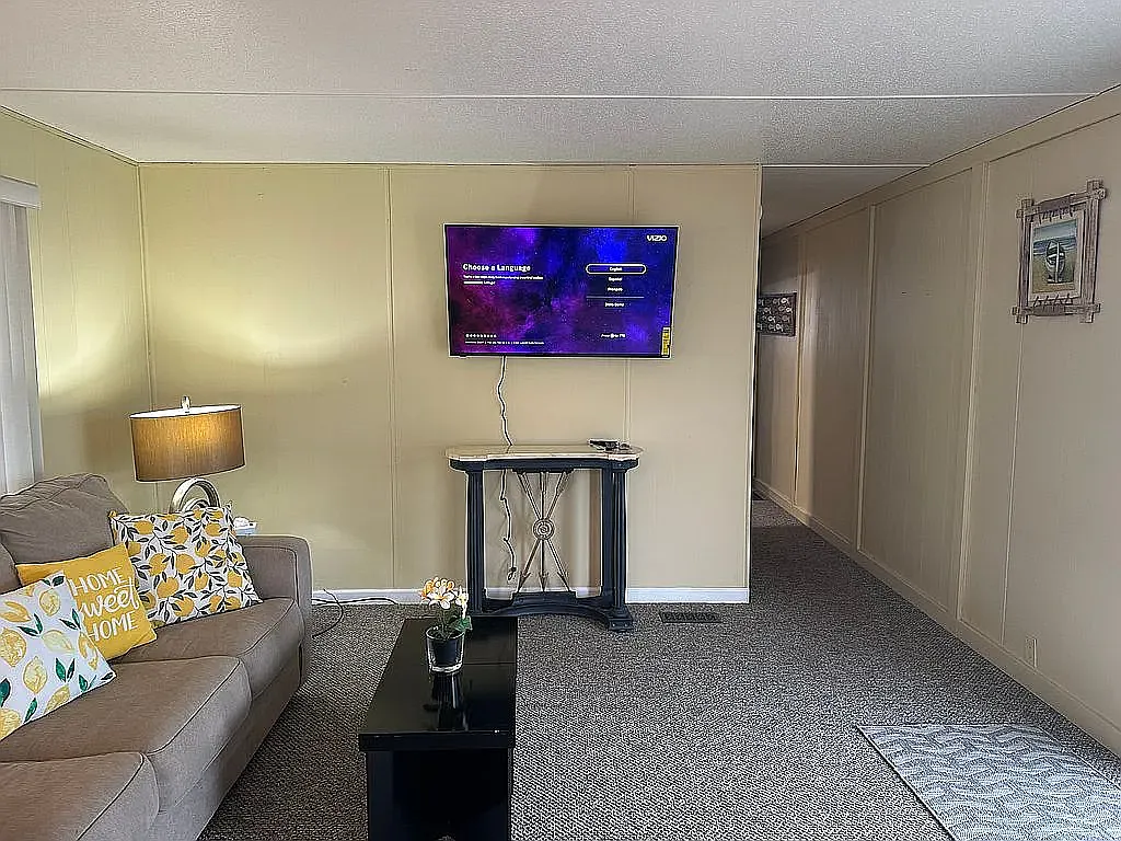 2 bed, 784 sqft, $1,050 — Photo 2