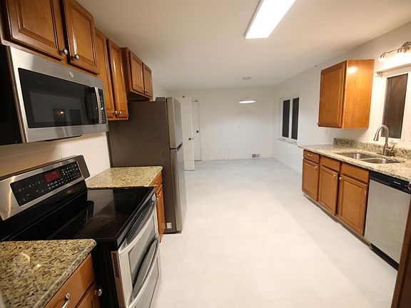 3rd image of 3191 E Broad St