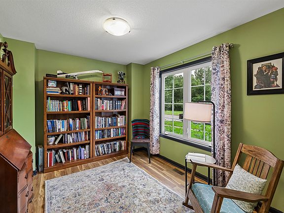 3rd image of 800 N Kenwood Blvd
