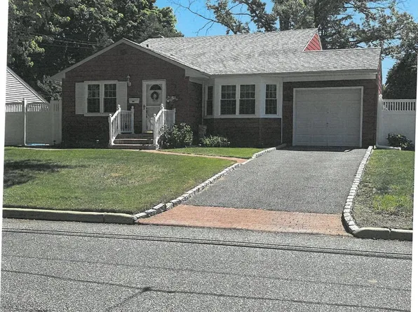 107 1st Avenue, Kings Park, NY 11754