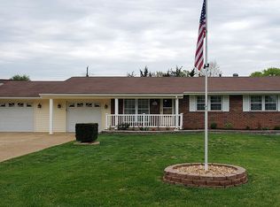 829 Rinzetta Dr, Saint Louis, MO 63129