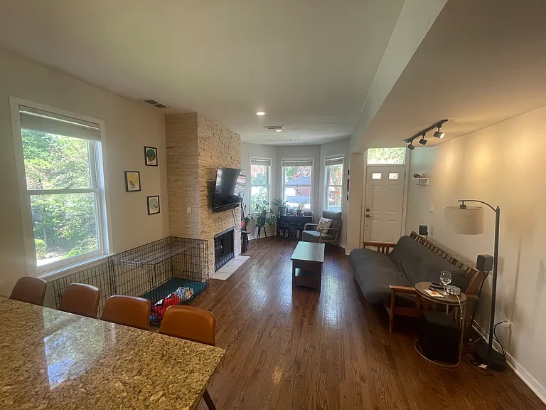1423 W Oakdale Ave #1 — Photo 6