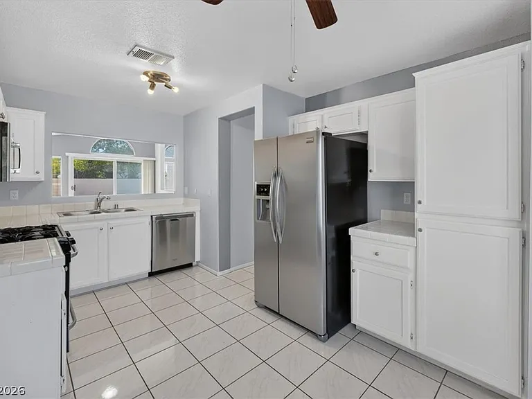 2408 Sterling Heights Dr — Photo 18