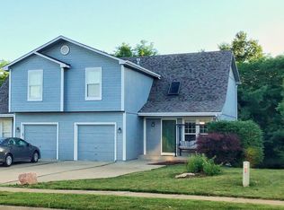 1827 Kingbird Ln, Liberty, MO 64068