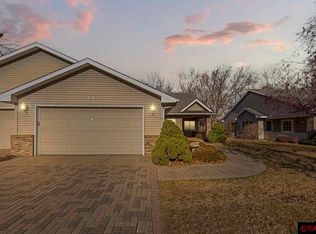 54 Cree Point Dr, Mankato, MN 56001