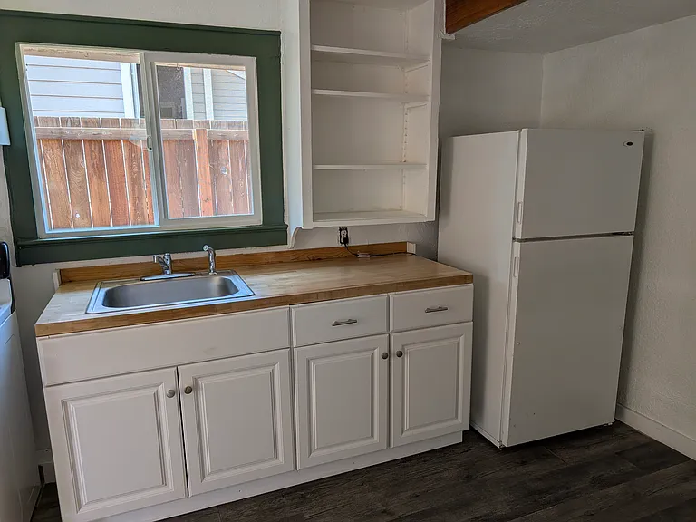 1435 Winter St NE — Photo 8