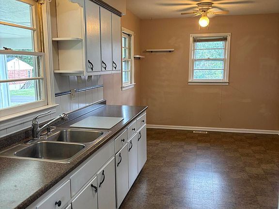 3rd image of 1407 Dotland Cir