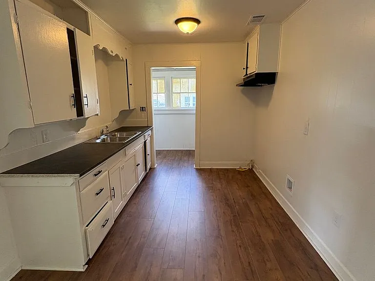 703 Texas St — Photo 3