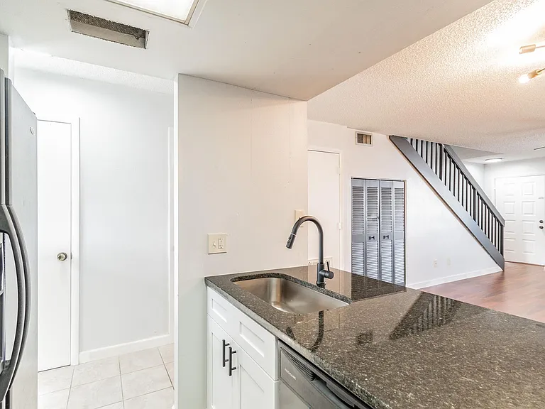 4907 W McElroy Ave #209 — Photo 9