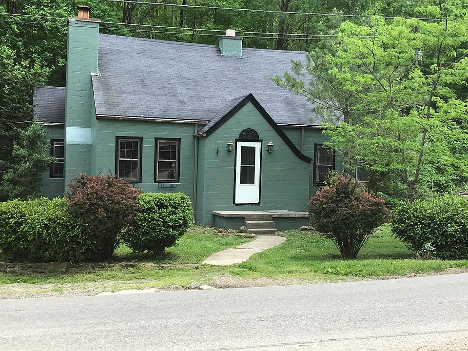 Cute home for rent just outside New Boston off 139. Barn/gar