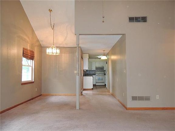 5th image of 5014 Woodend Ave