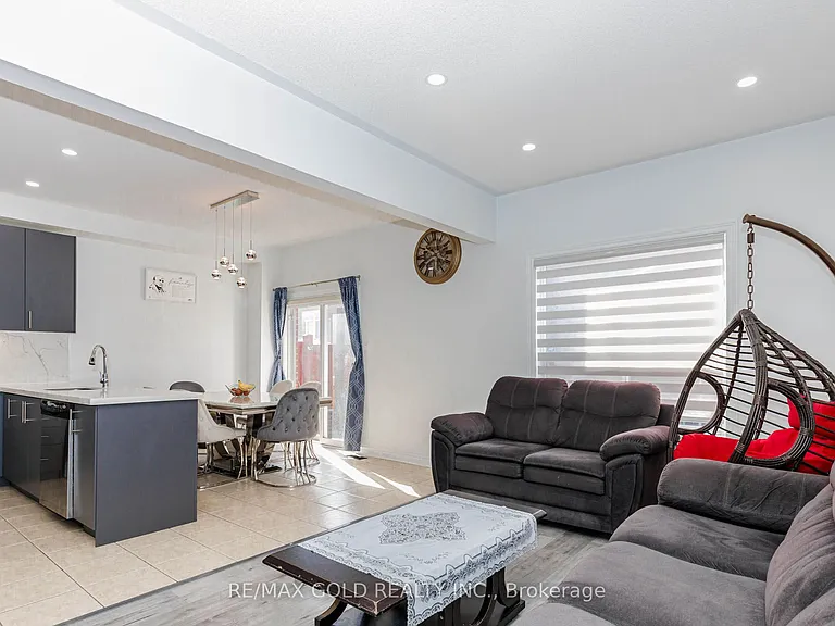 93 Footbridge Cres #UPPER LEVEL ONLY — Photo 8