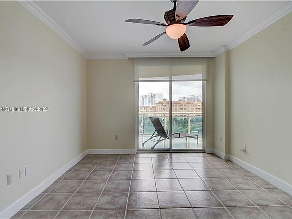 4th image of 3000 NE 188th St APT 601