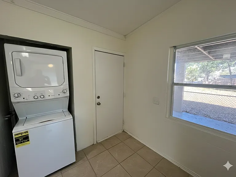 1 E King St — Photo 15
