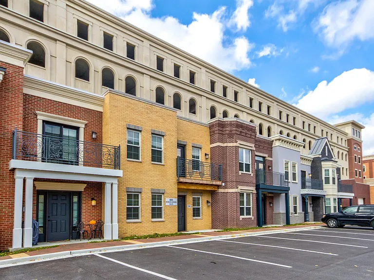 The Residences at Carmel City Center — Photo 32