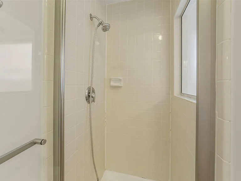 2414 Falcon Knoll Ln — Photo 34
