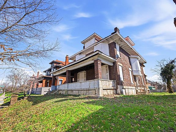 3rd image of 1703 Bryden Rd
