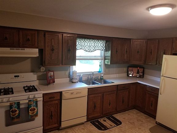 2nd image of 110 N Grande Ave