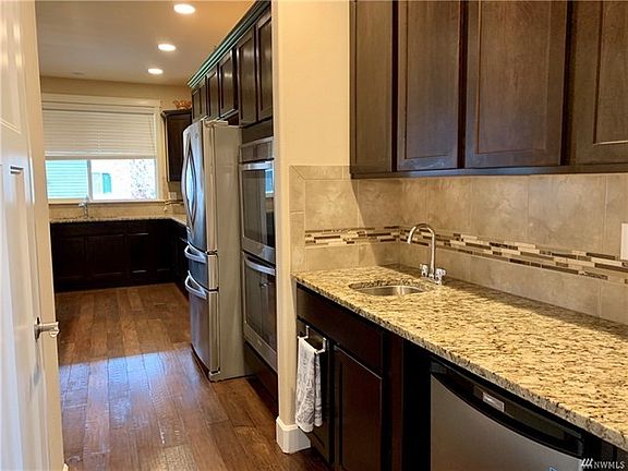 From dining room, the butlers pantry that leads to the kitchen.