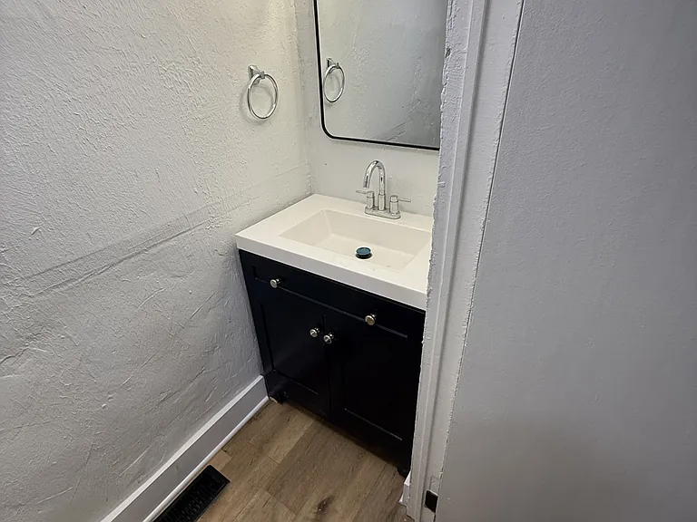830-832 Oak St #830 — Photo 10