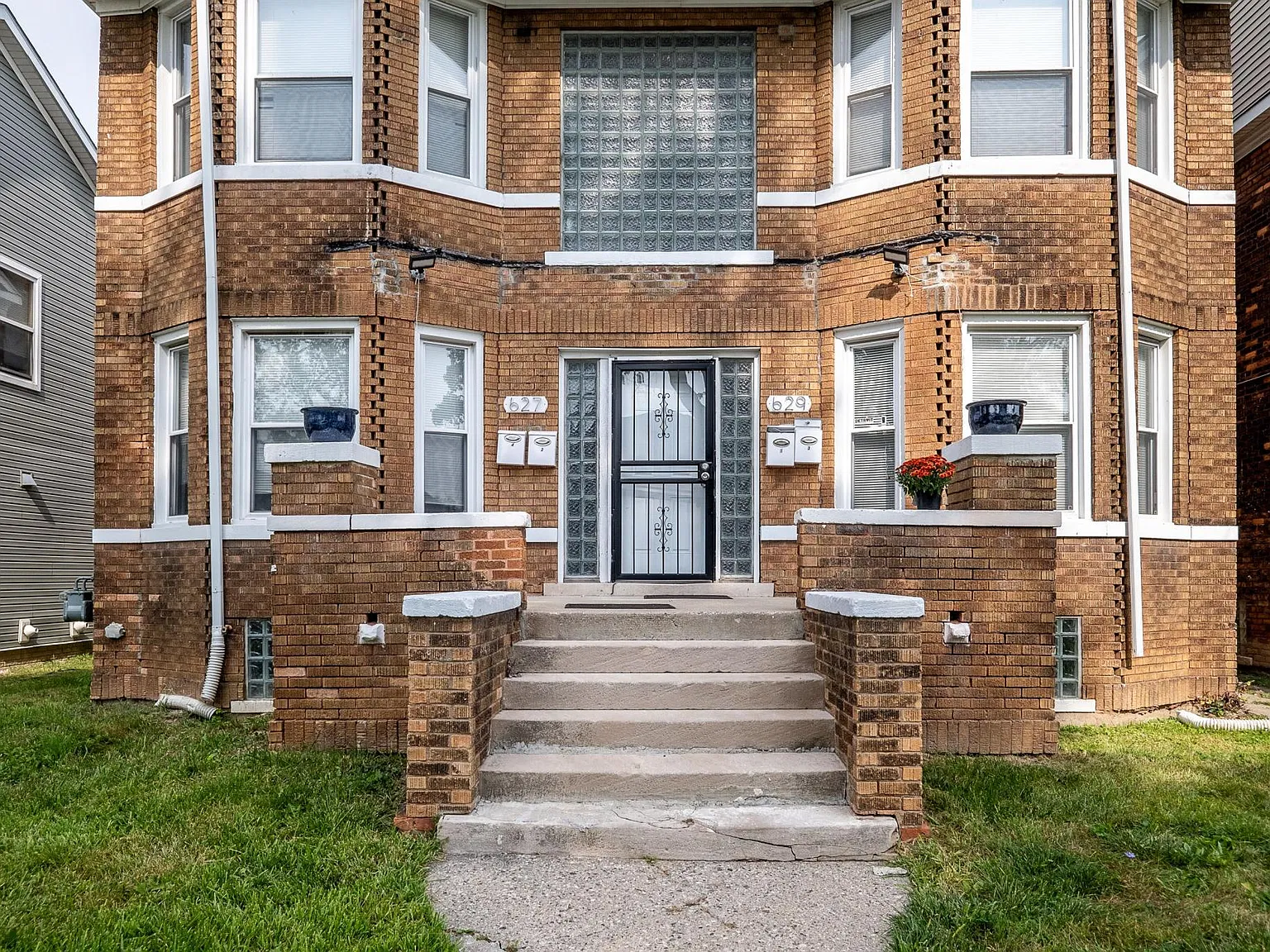 627 Hague St — Photo 1