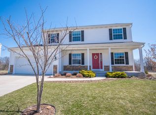 617 Creekwood Dr, West Bend, WI 53095