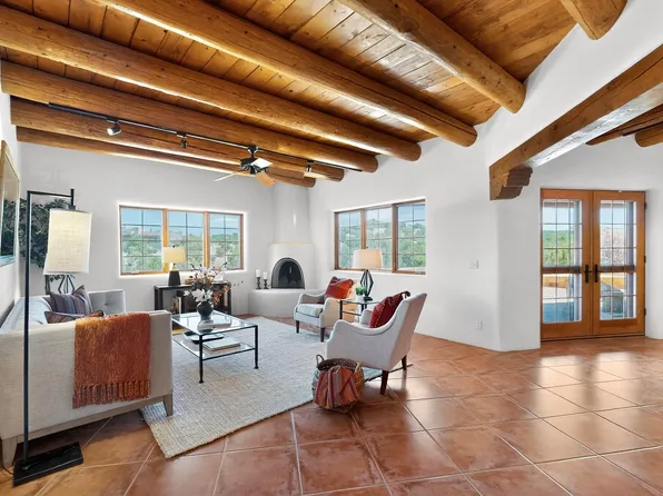 23A Camino Hasta Manana, Santa Fe, NM 87506