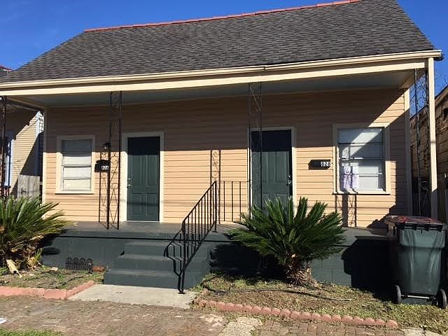 2nd image of 826 Belleville St