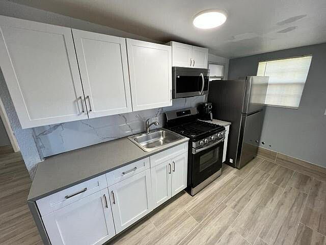 1st image of 4040 NE 12TH Terrace