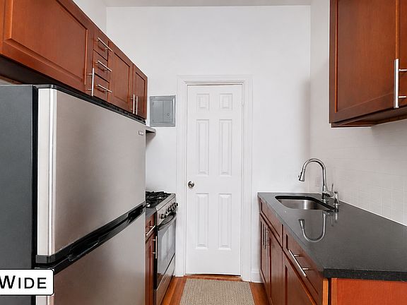 3rd image of 172 Thompson St APT 10
