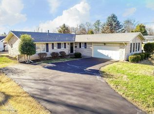 1724 Applewood Ln, Graymoor Devondale, KY 40222
