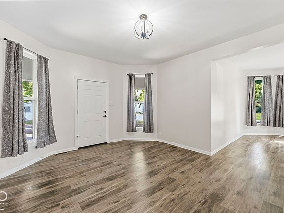3rd image of 501 W Adams St