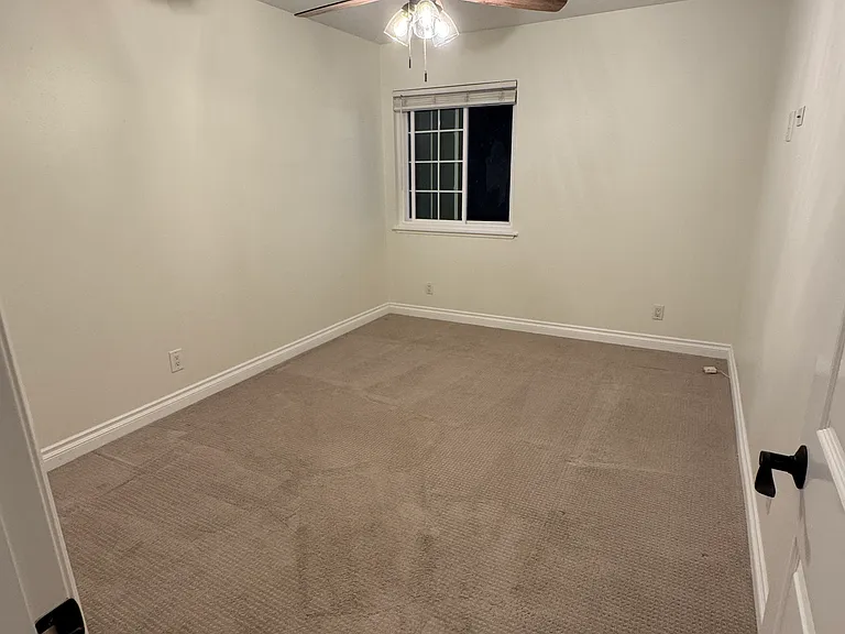 2620 Elden Ave — Photo 14