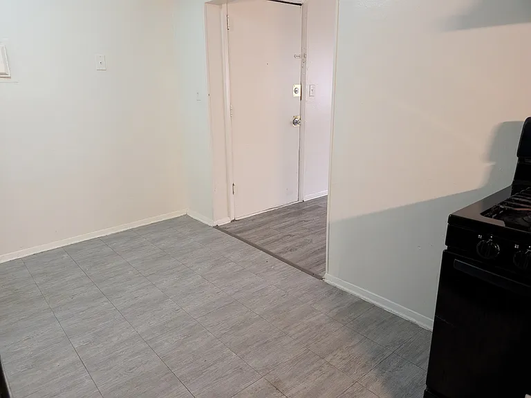 2050 Lilac Ln #G1 — Photo 3