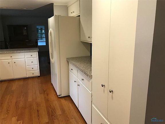 4th image of 225 Winfield Dr