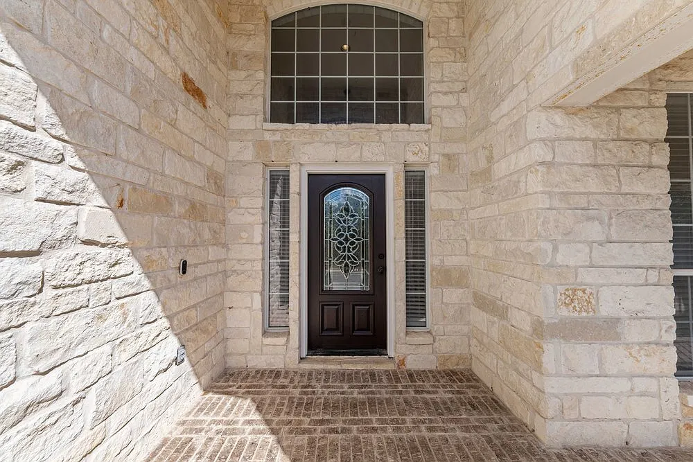 Spacious 4-Bed Home with Luxury Finishes in San Antonio 3,577 Sq Ft, Designer Kitchen, and Privat... — Photo 4
