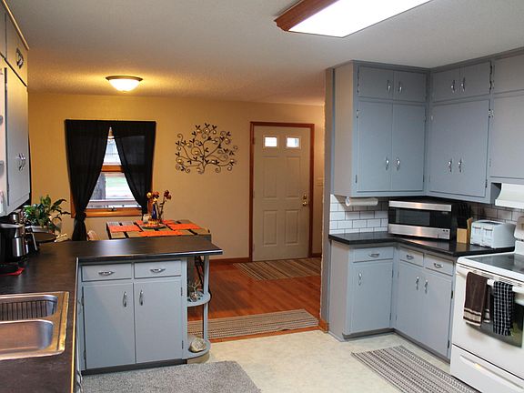 4th image of 708 Okoboji Ave