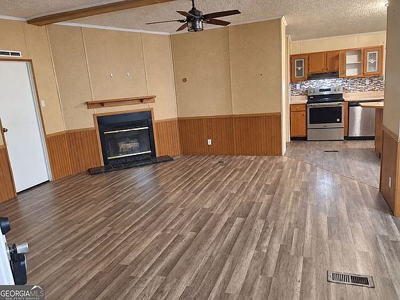 5th image of 8 Oakmont Dr
