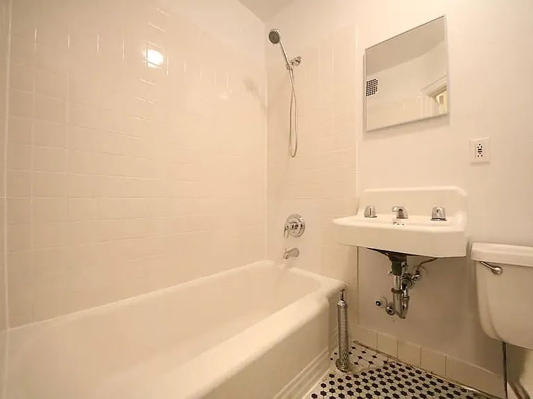 840 2nd Ave #2 — Photo 7